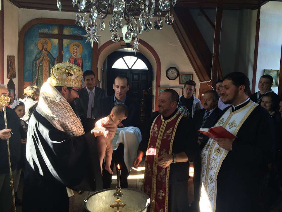 Света Тајна крштение над новороденчето Марија Спасеноска