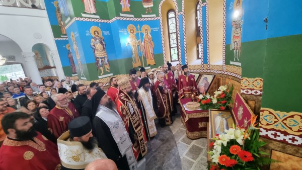 Воскресна вечерна богослужба и парастос за блаженоупокоениот игумен Кирил Пејчиновиќ - Лешочки