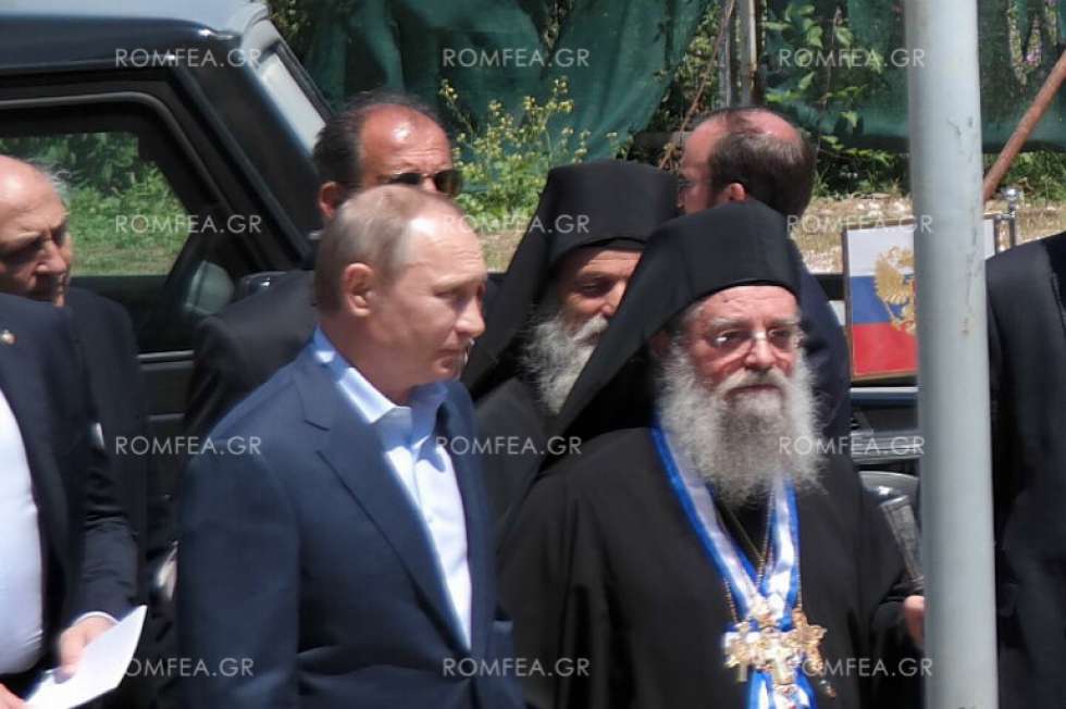 Путин стапна на Света Гора, пречекан со сите почести