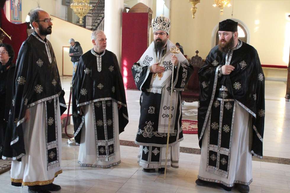 Литургија на Претходноосветени Дарови.