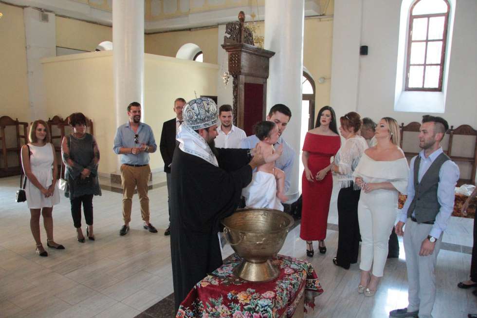 Света Тајна крштение над новороденчето Лана Тасевска од Тетово