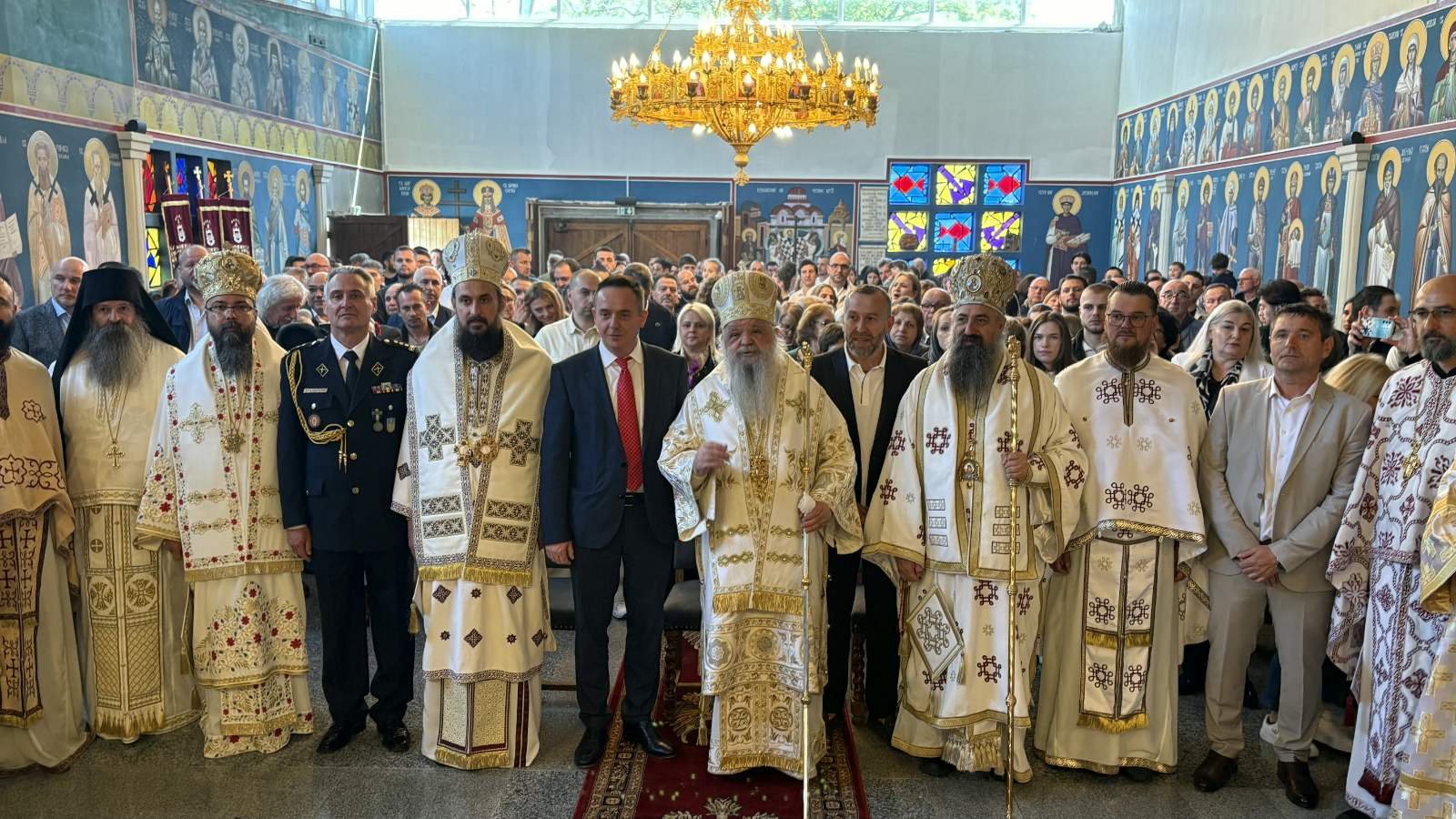 ЛИТУРГИЈА И ОСВЕТУВАЊЕ НА НОВОПОСТАВЕНИОТ ИКОНОСТАС ВО ХРАМОТ ,,СВ. КИРИЛ И МЕТОДИЈ” ВО ПАРИЗ, ФРАНЦИЈА