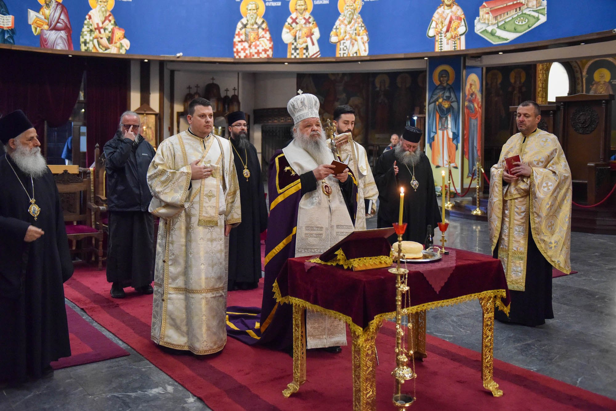 АРХИЕПИСКОПОТ ОТСЛУЖИ ПОМЕН ЗА БЛАЖЕНОУПОКОЕНИОТ ПАТРИЈАРХ ИЛИЈА