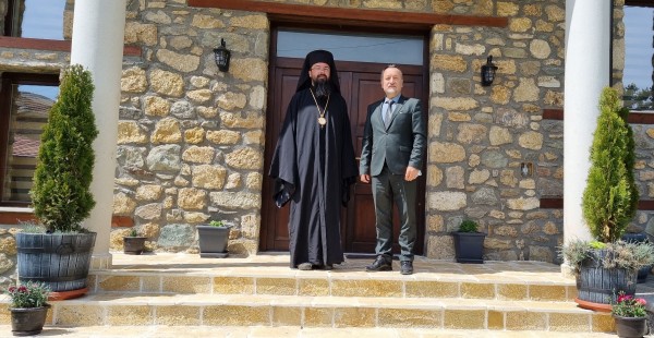Градоначалникот на општина Теарце г.Исен Асани го посети Лешочкиот манастир