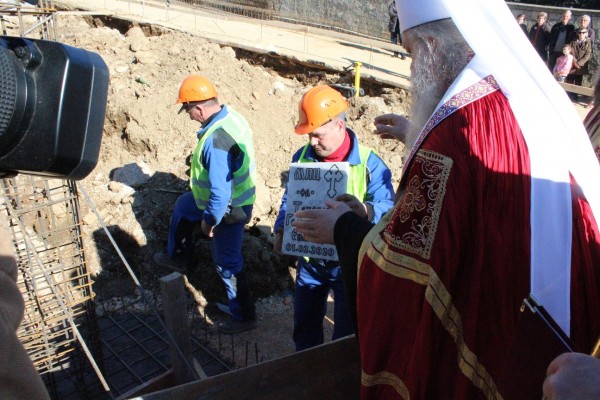 Oсветуване на камен темелник за изградба на нов конак во Лешочкиот манастир