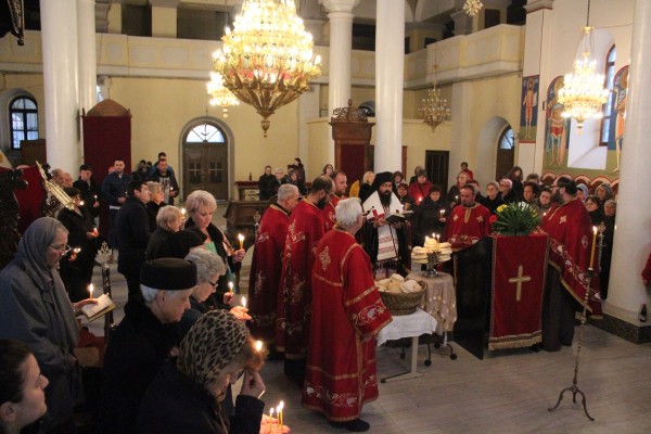 Повечерие и I Акатист на „Пресвета Богородица“