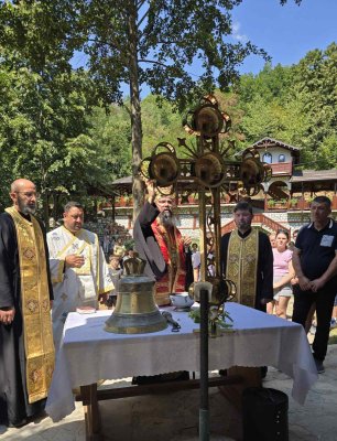 Oсветување на куполниот крст и камбана за храмот ,,Успение на Пресвета Богородица" - с. Галате, Гостивар