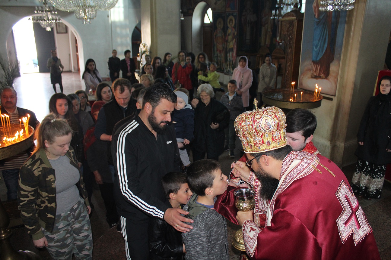 Вечерна со Василиева литургија, во Соборниот храм „Пресвета Богородица“ во Гостивар